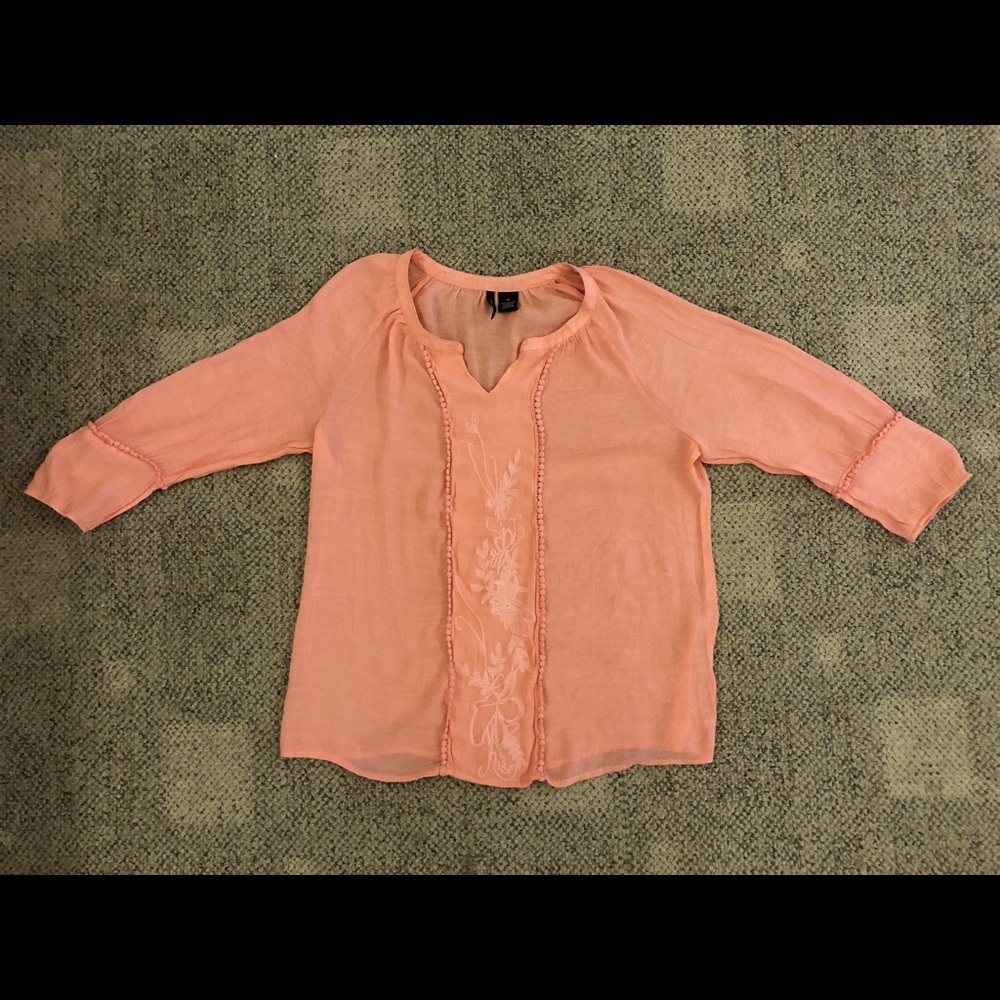A breezy blouse that is ready for a beach trip. New Direction, XL, peachy/corals
